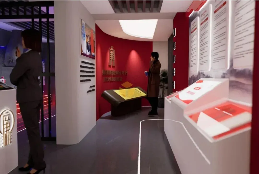 廉洁教育展厅如履薄冰投影互动产品:易传诚黑科技让风险 “触手可及”,体感震撼直击人心 · 原官网配图 2